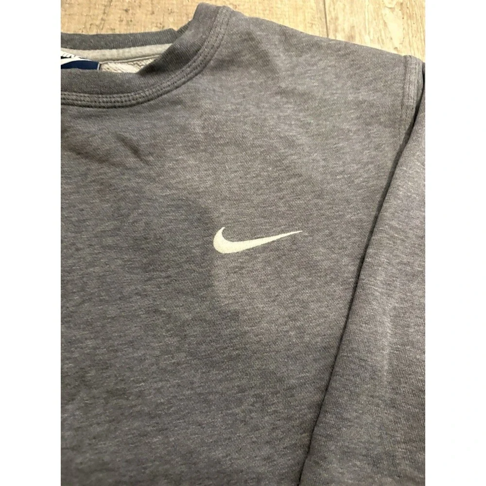 Nike Men’s Gray Fleece Crewneck Sweatshirt Small Embroidered‎ Swoosh Logo Size L